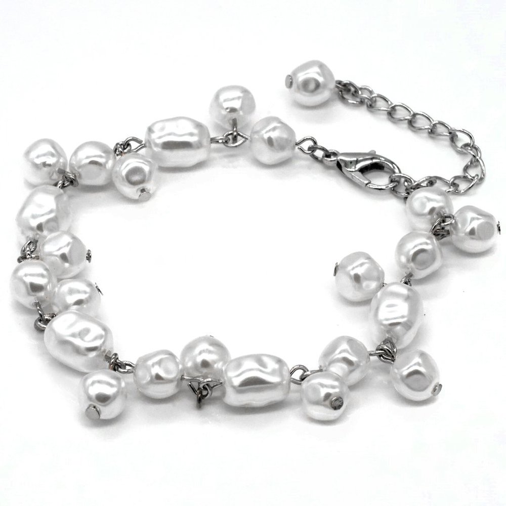 Charm bracelet with assorted beads